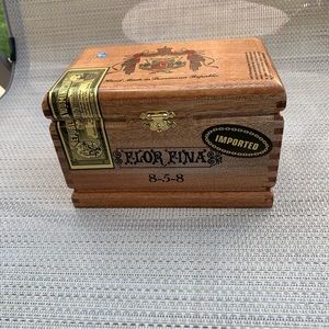 Cigar Box Handmade in Santiago Dominican Republic to Hold 25 Cigars